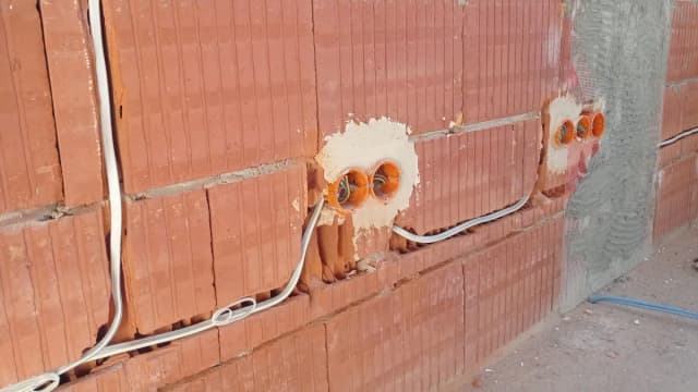 Elektryka w domu o czym pamiętać, aby uniknąć kosztownych błędów Elektryka w domu o czym pamiętać, aby uniknąć kosztownych błędów